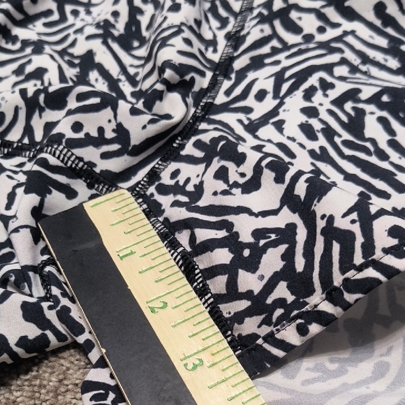 Lululemon Athletica Black and White Athletic Shorts - Picture 4 of 7